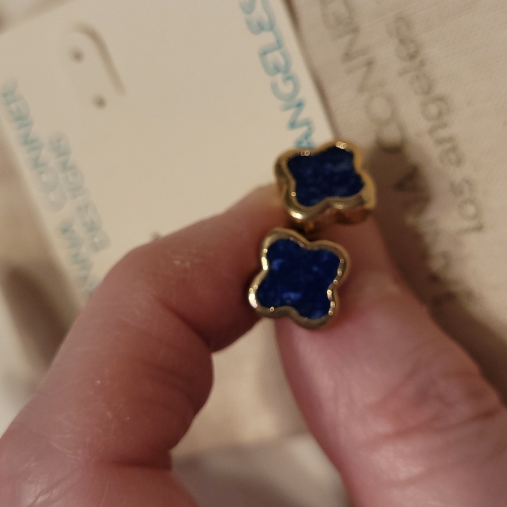 Janna Conner Gold/lapis lazuli clover earrings - Picture 2 of 5
